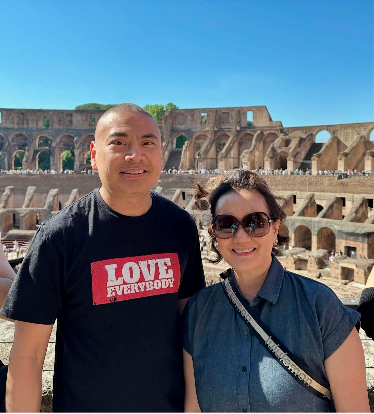 LOVE EVERYBODY Unisex T-SHIRT - Beats 4 Hope